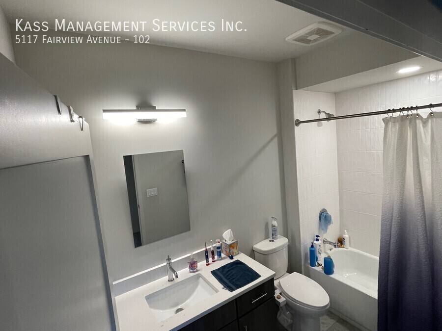 Apartment for rent at 5117 Fairview Ave #102, Downers Grove, IL 60515