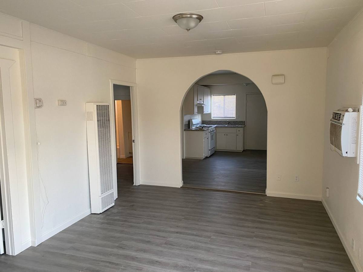 207 E Sequoia Ave, Visalia, CA 93277 - House for Rent - Image 2