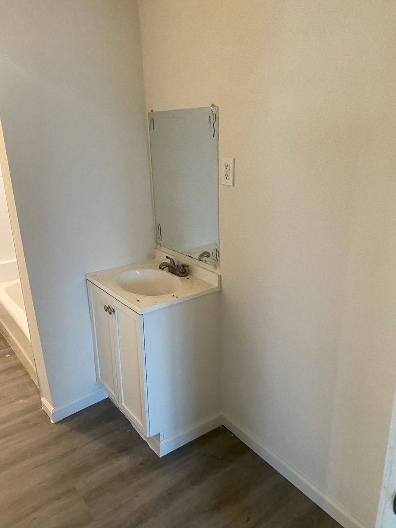 207 E Sequoia Ave, Visalia, CA 93277 - House for Rent - Image 6