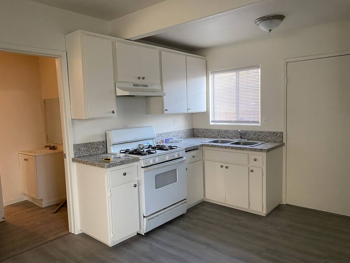 207 E Sequoia Ave, Visalia, CA 93277 - House for Rent - Image 3