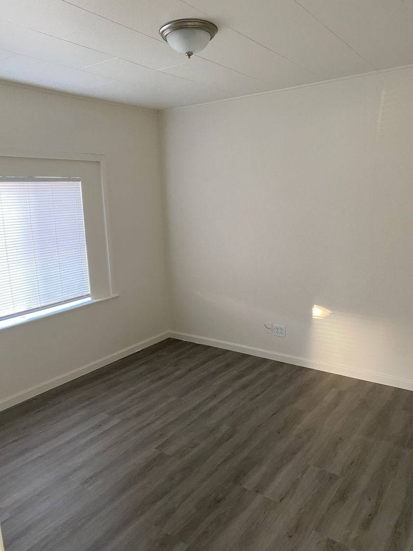 207 E Sequoia Ave, Visalia, CA 93277 - House for Rent - Image 5