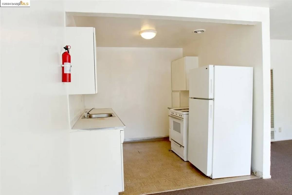 Apartment for rent at 2811 Nicol Ave, Oakland, CA 94602