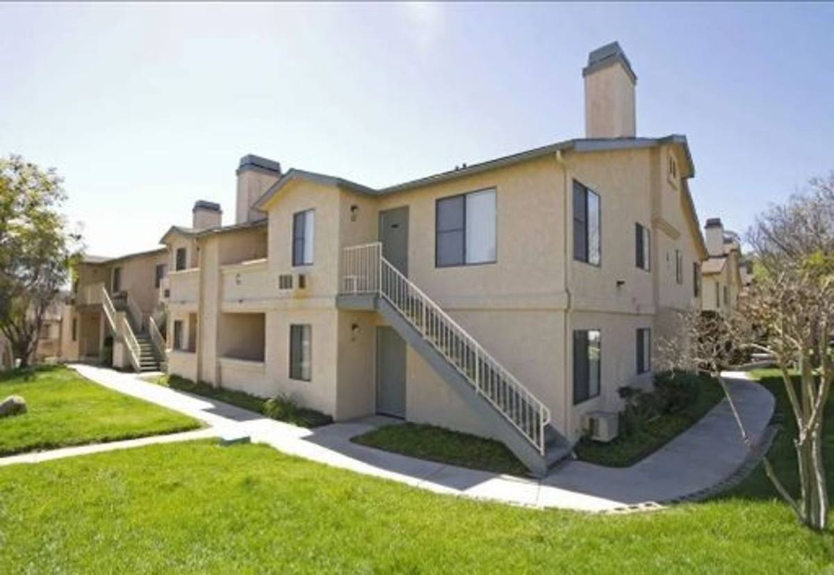 Apartment for rent at 744 W Fallbrook St, Fallbrook, CA 92028