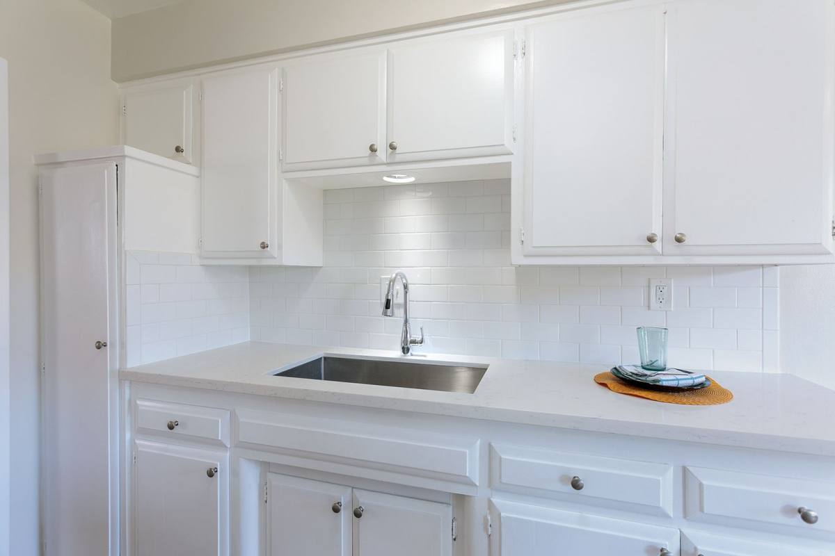 Apartment for rent at 830-842 Elm Ave, Long Beach, CA 90813