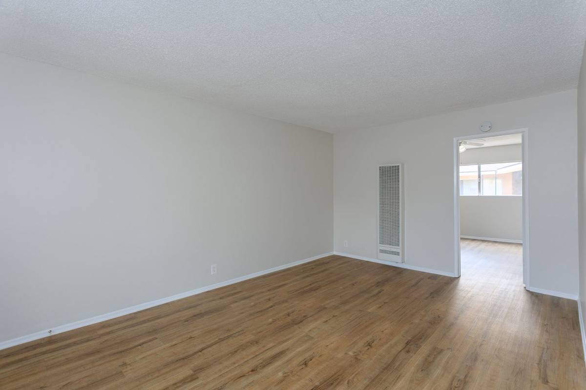 Apartment for rent at 830-842 Elm Ave, Long Beach, CA 90813