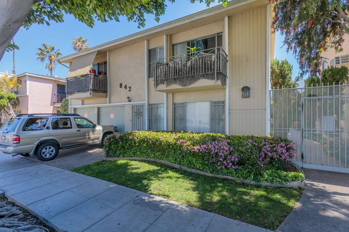 Apartment for rent at 830-842 Elm Ave, Long Beach, CA 90813