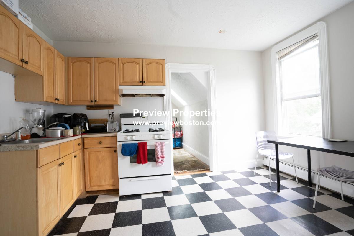 Apartment for rent at 32 Gordon St #3P, Allston, MA 02134