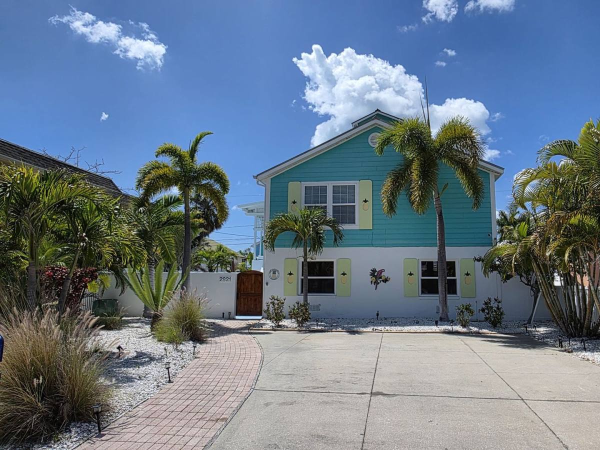 House for rent at 2921 Dupont St S, Saint Petersburg, FL 33707