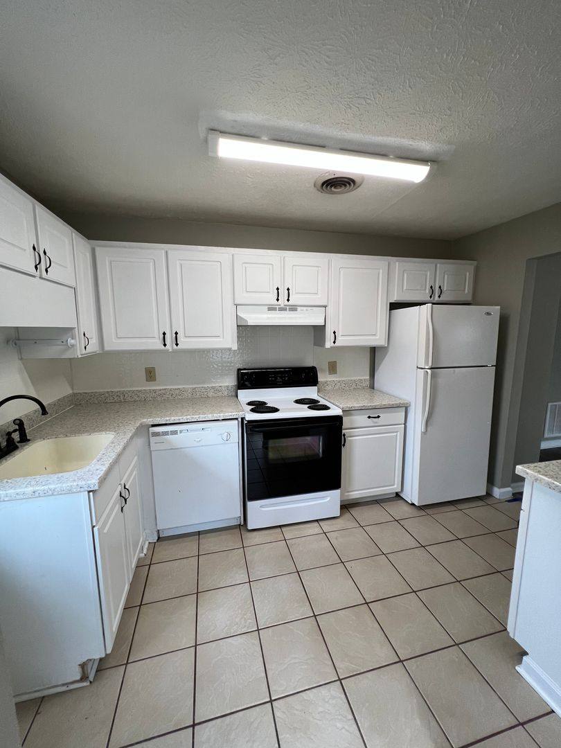 Apartment for rent at 1755 57 Cedar Shoals Dr, Athens, GA 30605