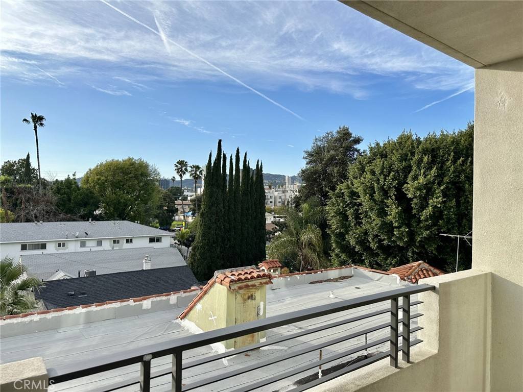 Apartment for rent at 5820 La Mirada Ave #403, Los Angeles, CA 90038