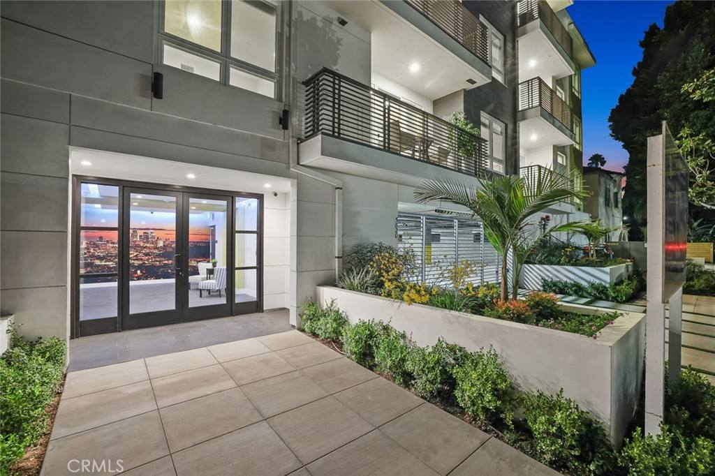 Apartment for rent at 5820 La Mirada Ave #403, Los Angeles, CA 90038