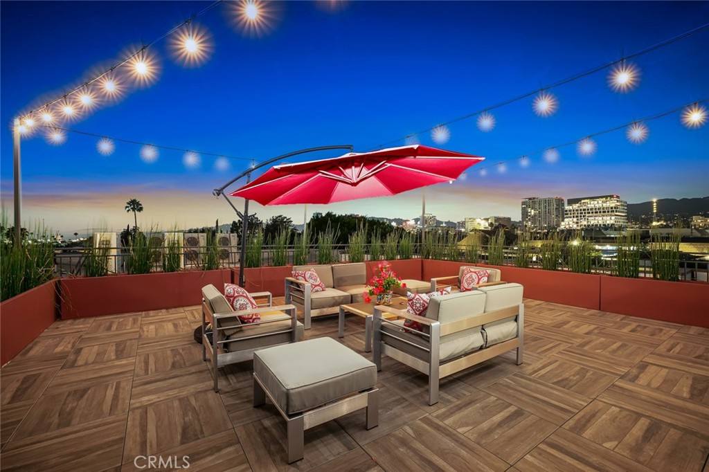 Apartment for rent at 5820 La Mirada Ave #403, Los Angeles, CA 90038