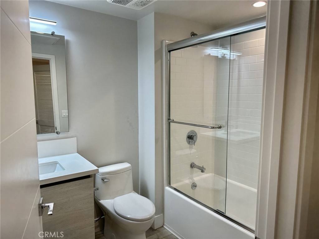Apartment for rent at 5820 La Mirada Ave #403, Los Angeles, CA 90038