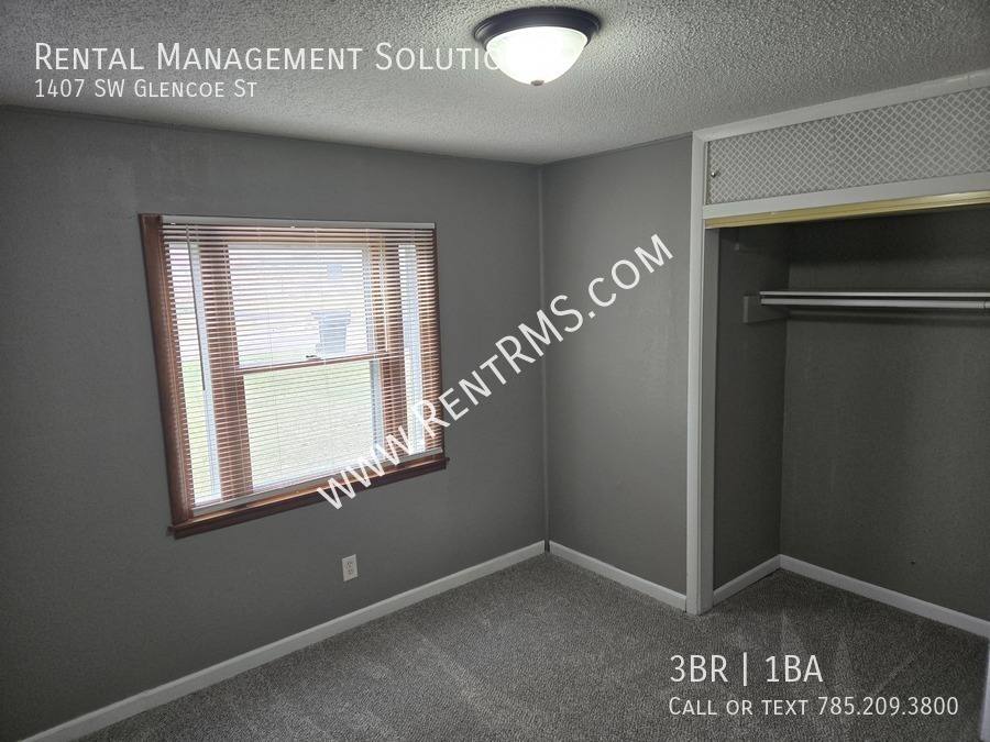 House for rent at 1407 SW Glencoe St, Topeka, KS 66611