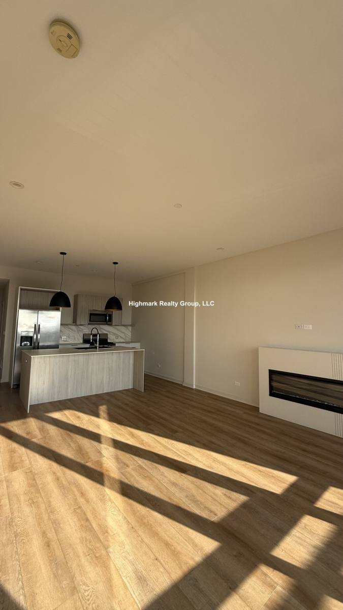 Apartment for rent at 3207 N Narragansett Ave #306A, Chicago, IL 60634