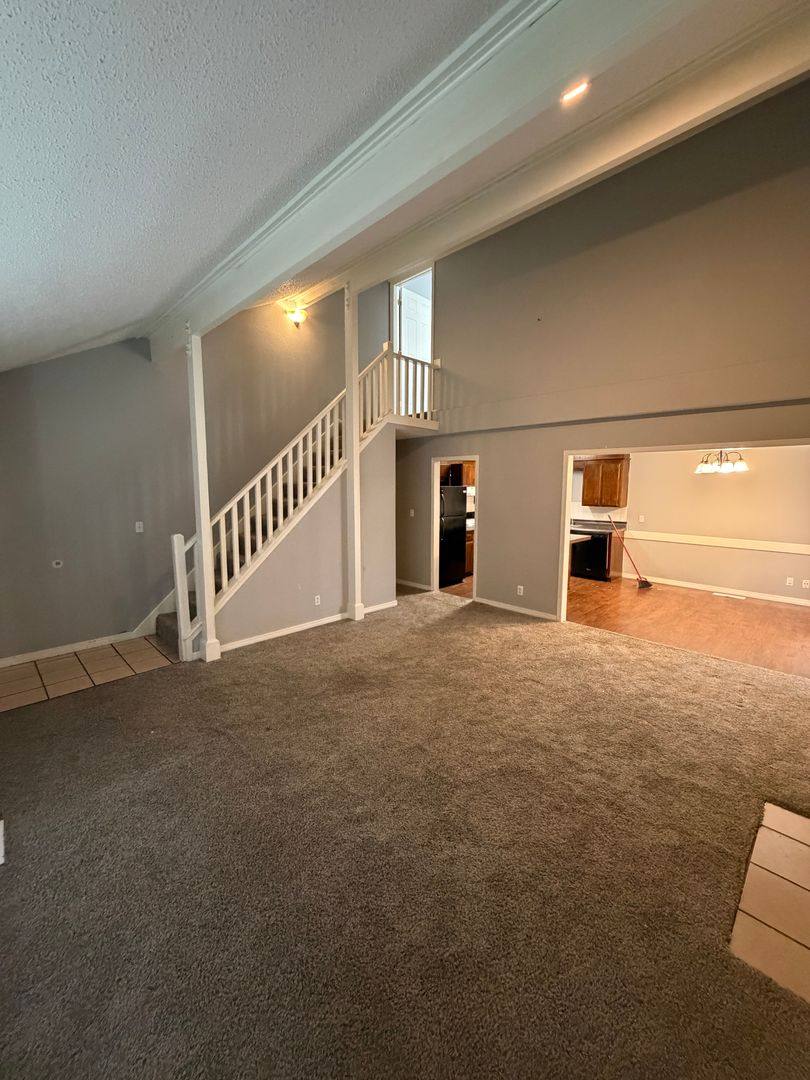 Townhouse for rent at 636 Earthside Dr, Claremore, OK 74017