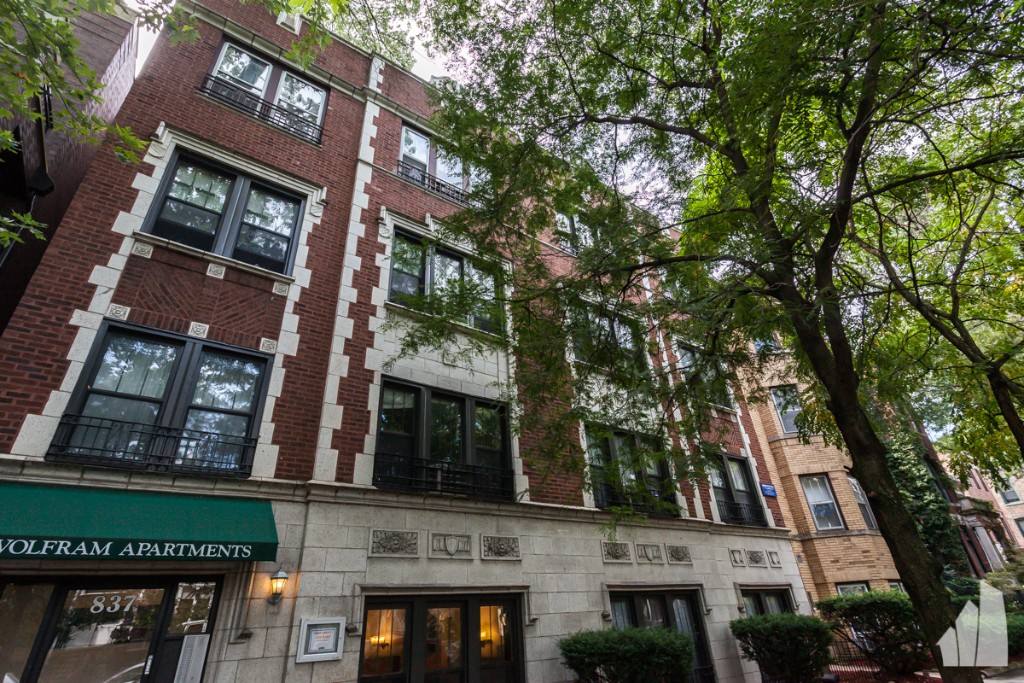 Apartment for rent at 837 W Wolfram St #307, Chicago, IL 60657