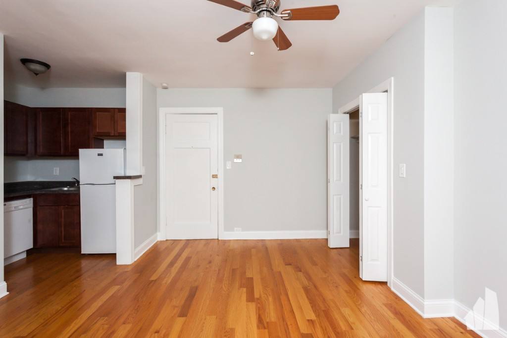 Apartment for rent at 837 W Wolfram St #307, Chicago, IL 60657