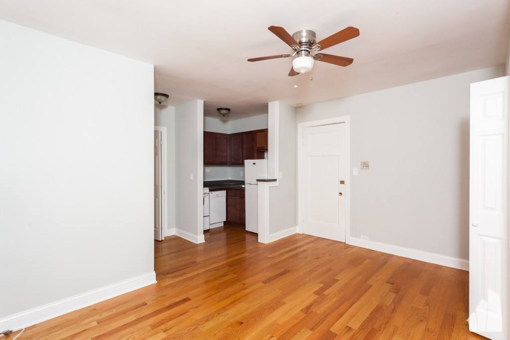 Apartment for rent at 837 W Wolfram St #307, Chicago, IL 60657