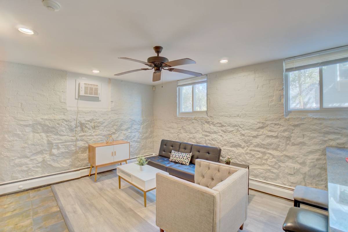 Apartment for rent at 317 Willow St, New Haven, CT 06511