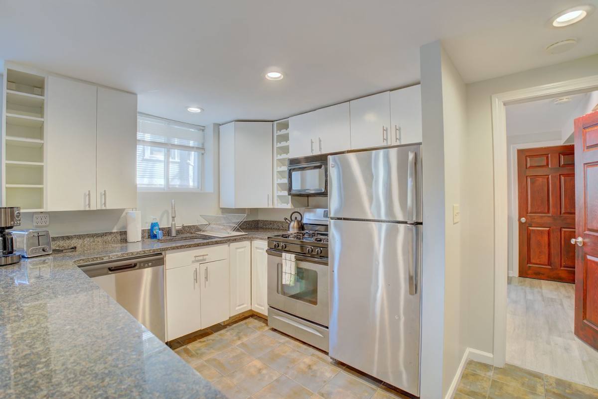 Apartment for rent at 317 Willow St, New Haven, CT 06511