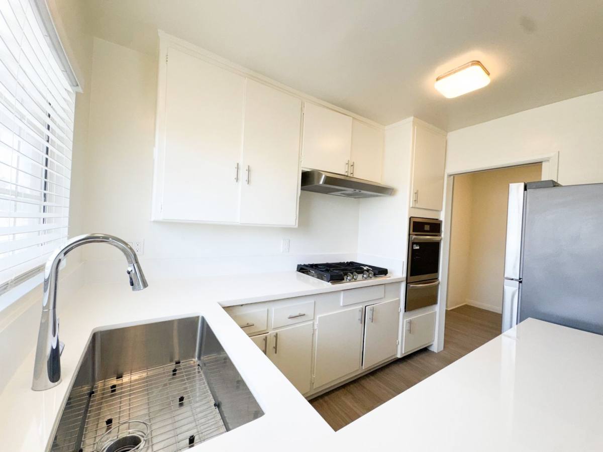 Apartment for rent at 921 N Eucalyptus Ave, Inglewood, CA 90302