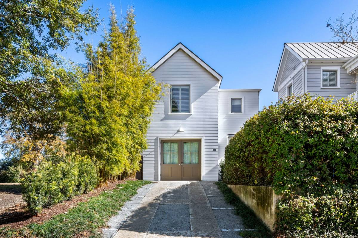 House for rent at 36 10th Ave, Charleston, SC 29403