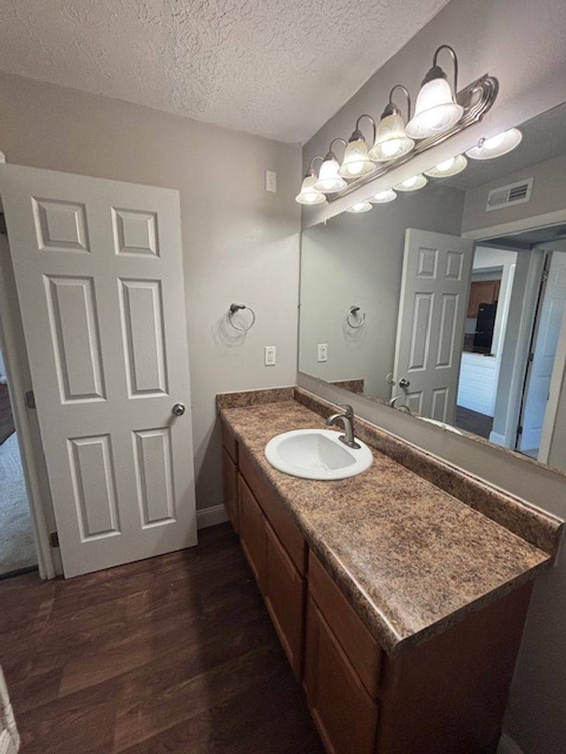Apartment for rent at 358 Hampshire Dr, Hamilton, OH 45011