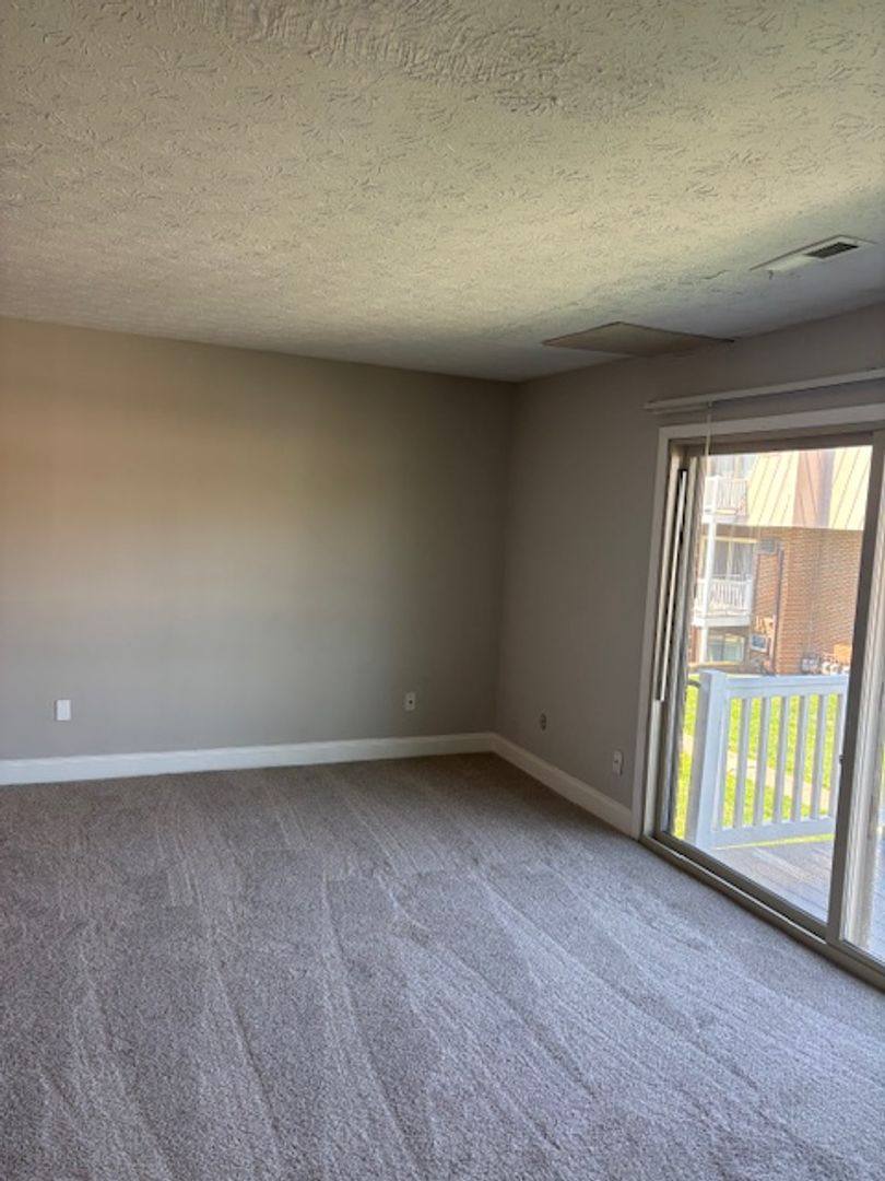 Apartment for rent at 358 Hampshire Dr, Hamilton, OH 45011