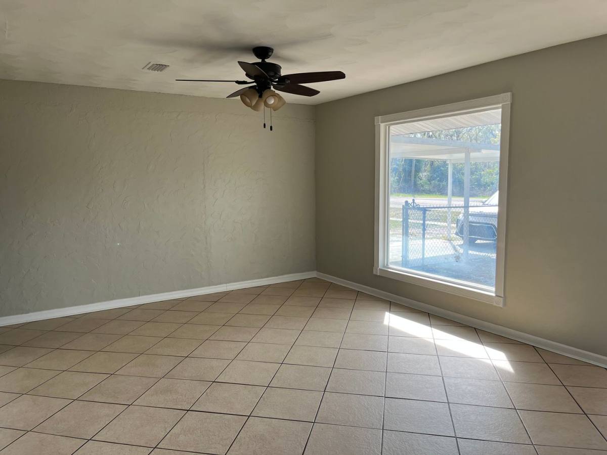 House for rent at 423 SE Country Club Rd, Lake City, FL 32025
