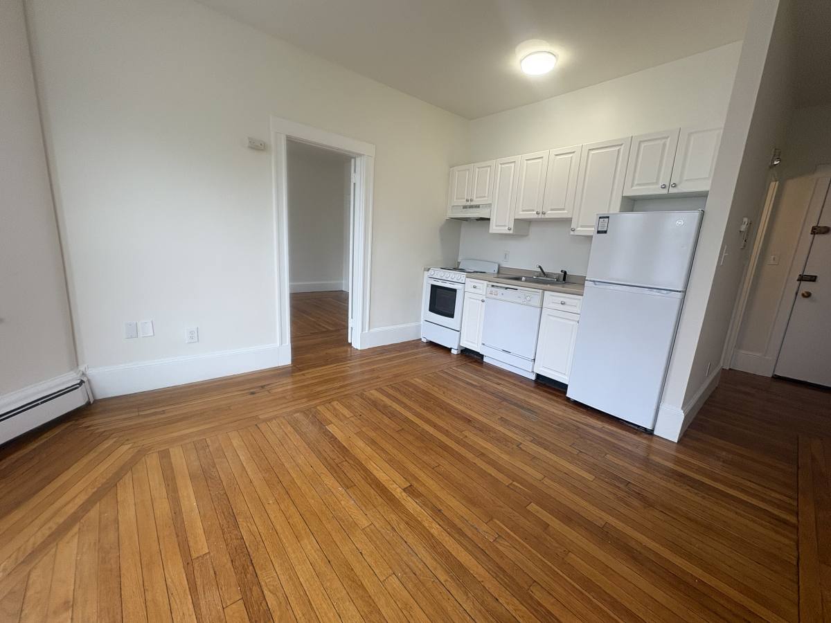 Apartment for rent at 19 Fairbanks St #3-2F, Brookline, MA 02446