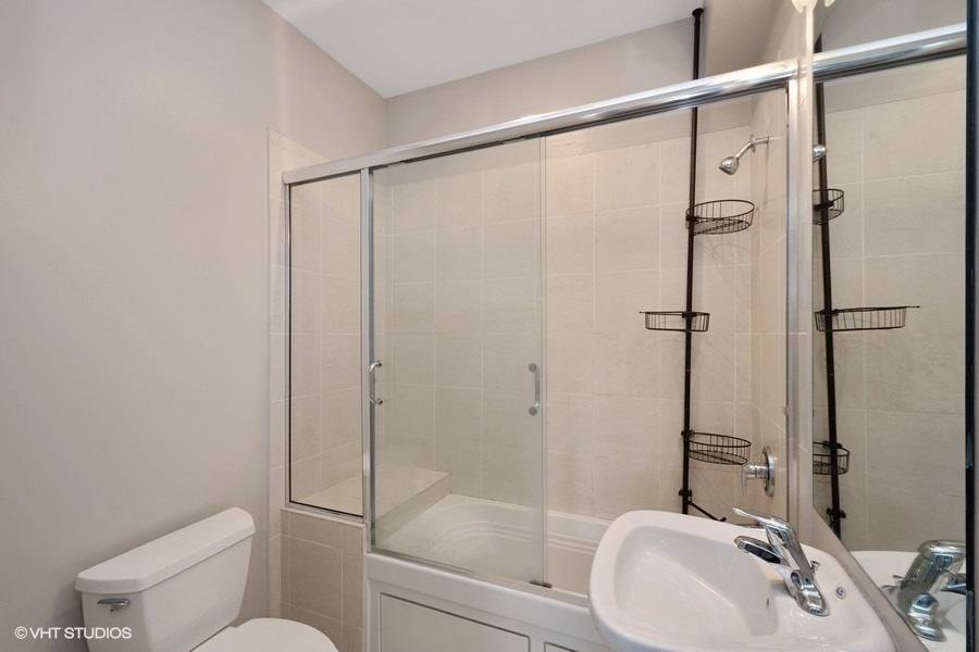 Apartment for rent at 1458 N Artesian Ave E, Chicago, IL 60622