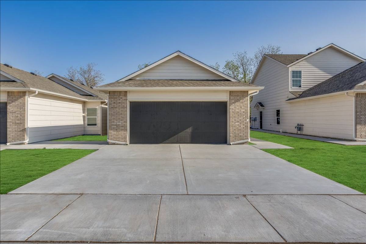 Townhouse for rent at 4423 N Sandplum St, Wichita, KS 67205