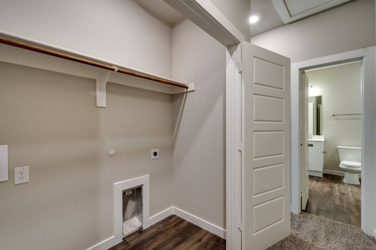 Townhouse for rent at 737 Wheatfield Dr, Venus, TX 76084
