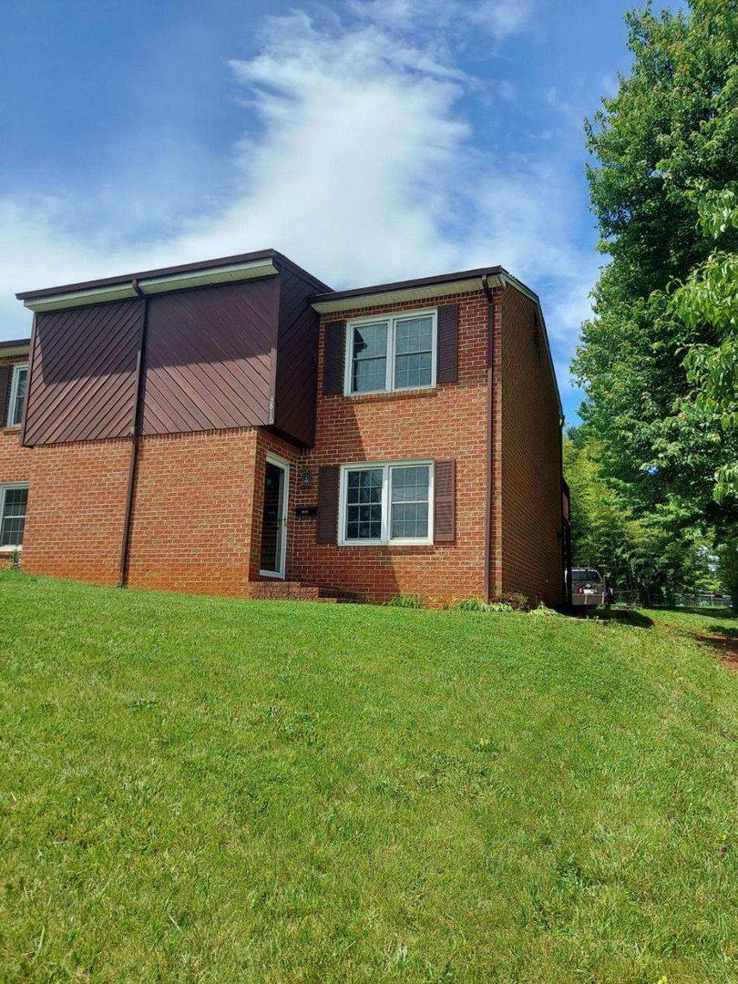 House for rent at 3816 Plantation Rd, Roanoke, VA 24012