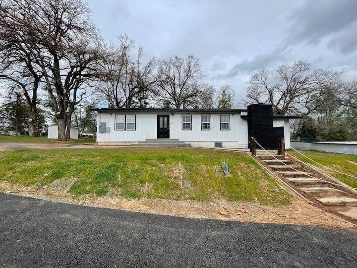 House for rent at 6613 Stoney Dr, Redding, CA 96002