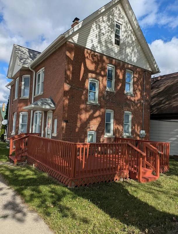 Apartment for rent at 729 Montana Ave, South Milwaukee, WI 53172
