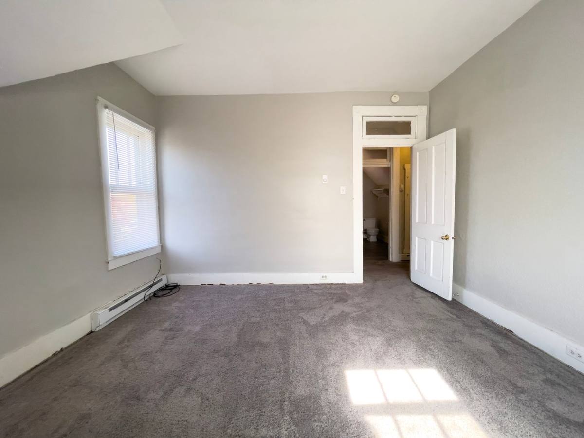 Apartment for rent at 216 N McKinley Ave, Muncie, IN 47303