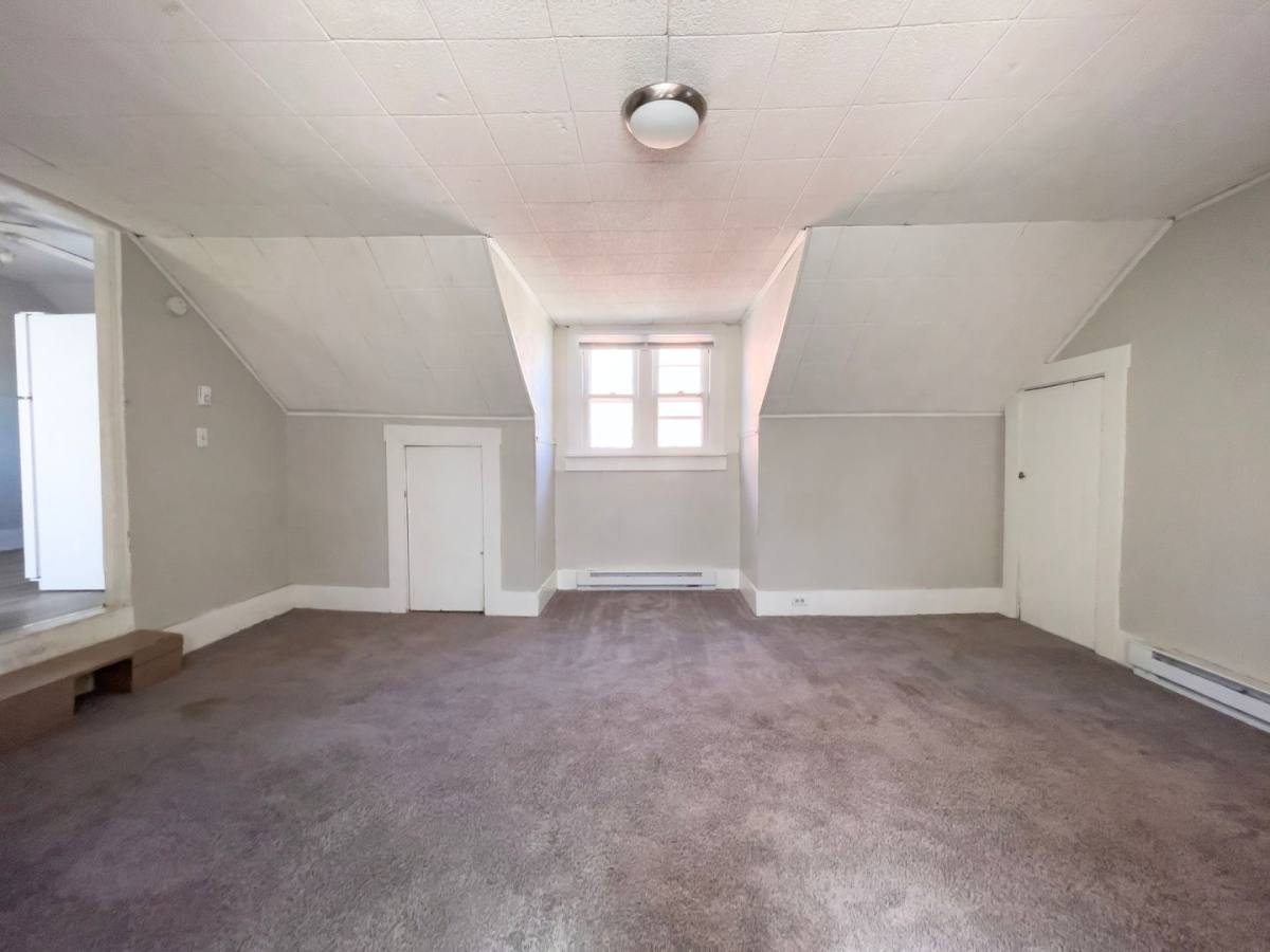 Apartment for rent at 216 N McKinley Ave, Muncie, IN 47303