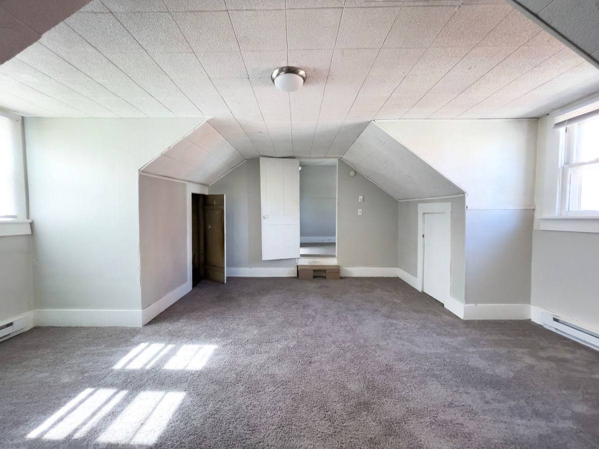 Apartment for rent at 216 N McKinley Ave, Muncie, IN 47303
