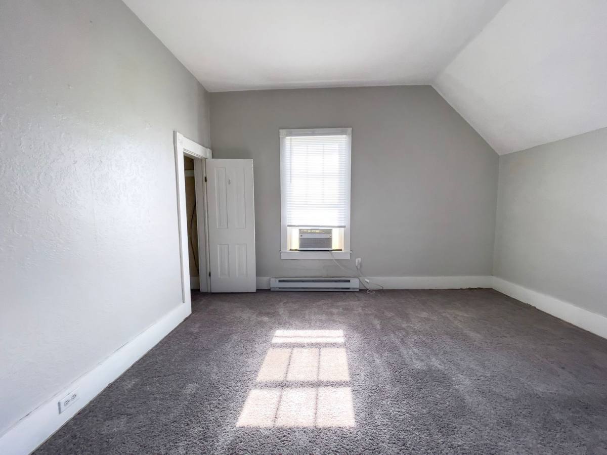 Apartment for rent at 216 N McKinley Ave, Muncie, IN 47303