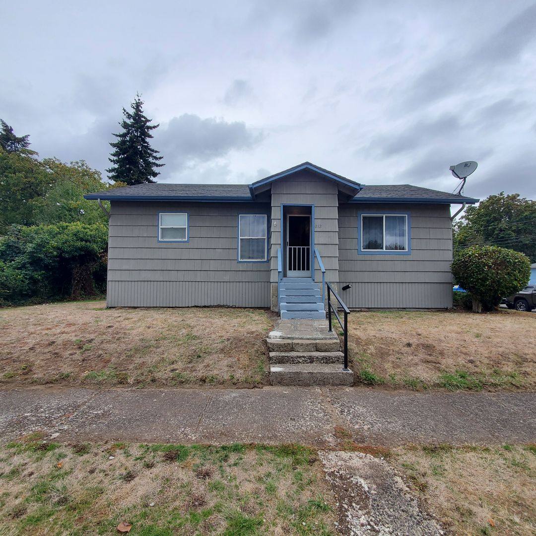 House for rent at 212 Grove St, Lebanon, OR 97355