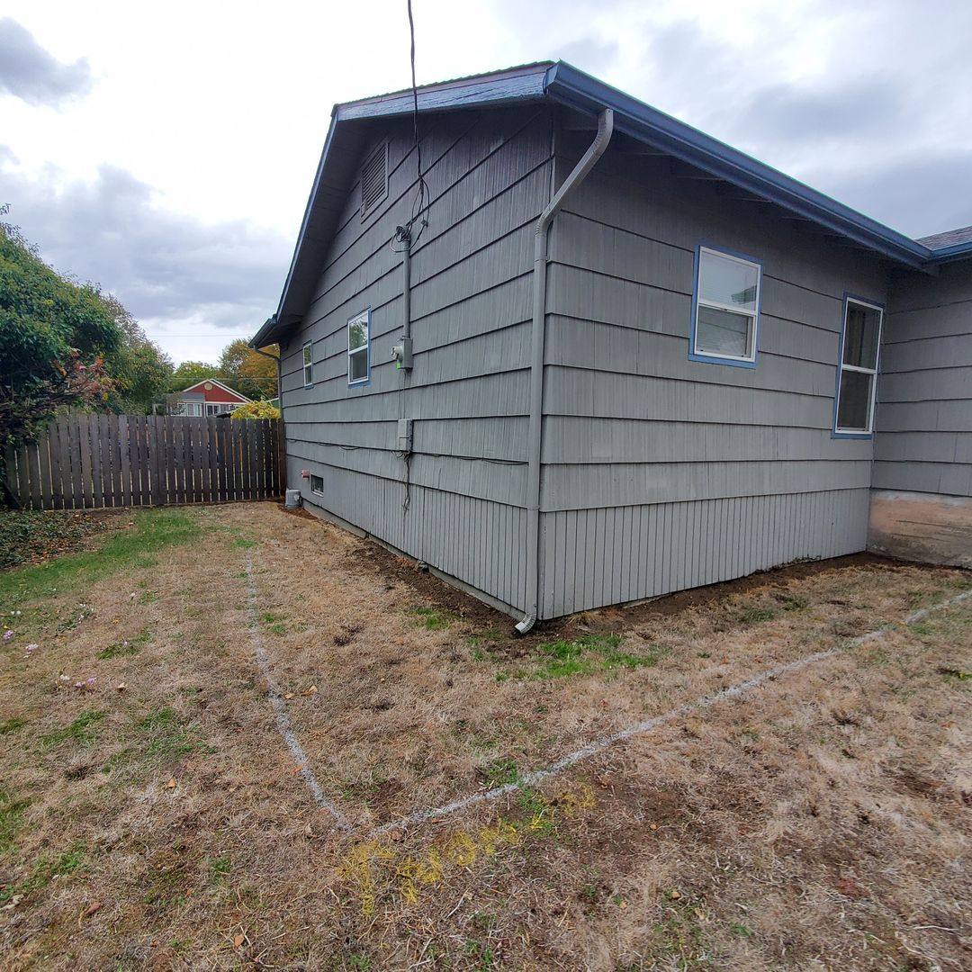 House for rent at 212 Grove St, Lebanon, OR 97355