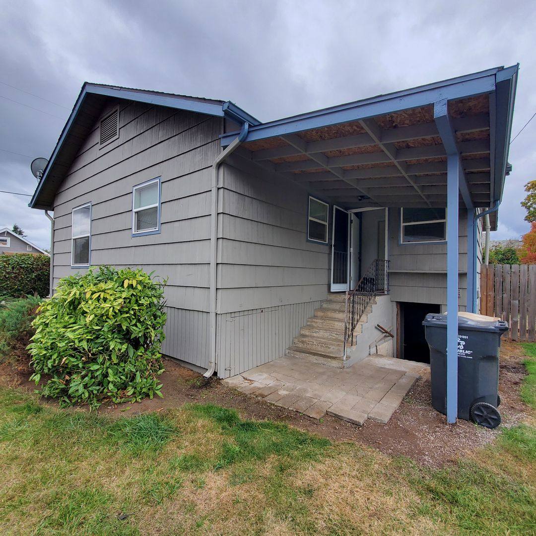House for rent at 212 Grove St, Lebanon, OR 97355