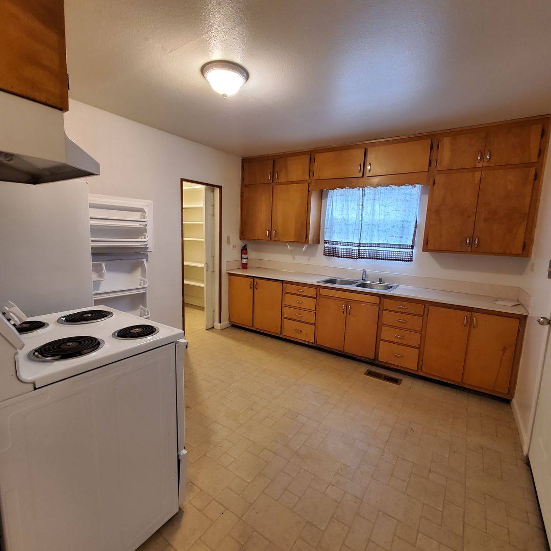 House for rent at 212 Grove St, Lebanon, OR 97355