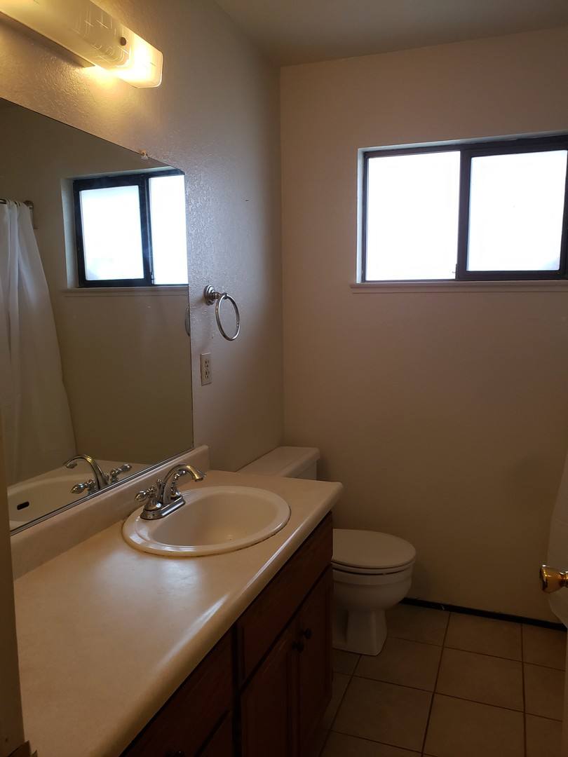 Apartment for rent at 1190 Kenwood Ave, Turlock, CA 95380