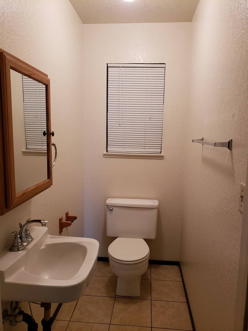 Apartment for rent at 1190 Kenwood Ave, Turlock, CA 95380