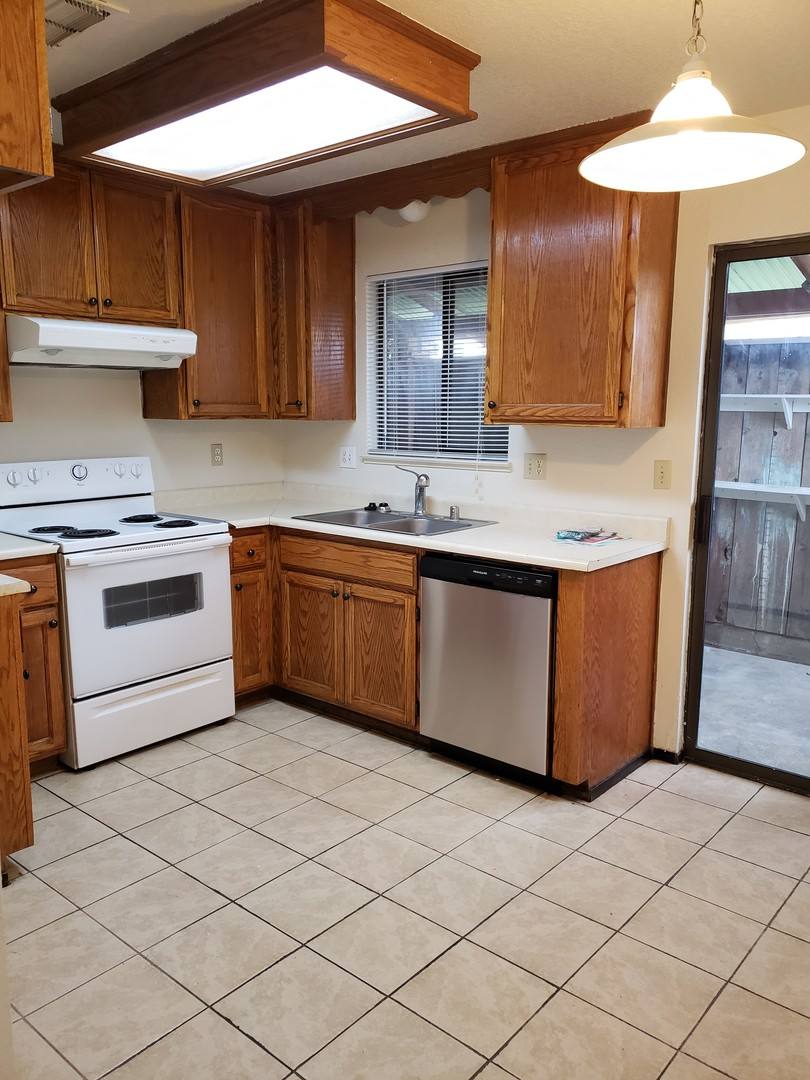 Apartment for rent at 1190 Kenwood Ave, Turlock, CA 95380