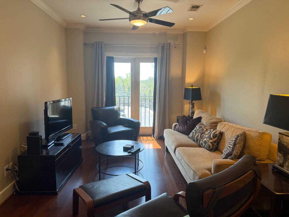 Condo for rent at 2920 Martinsville Rd #204, Greensboro, NC 27408