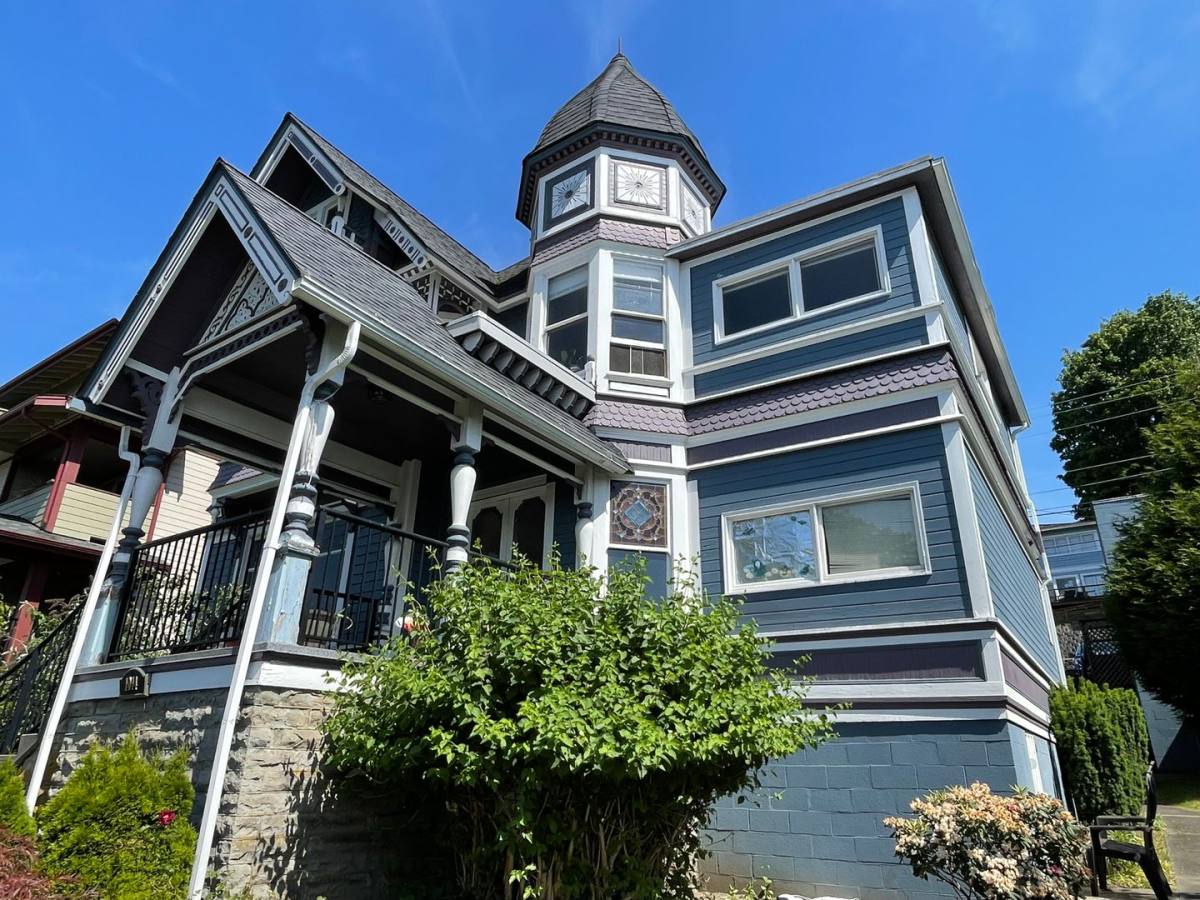 Apartment for rent at 1014 N Garden St, Bellingham, WA 98225